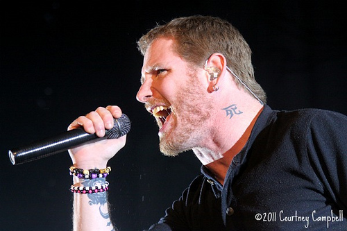Corey+taylor+does+have+a+lot+of+neck+_fbde4a79cbc1a1d56efe090328c9bf08.jpg