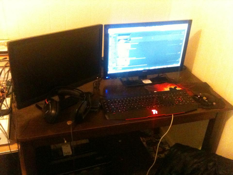 My Setup Two Dual Monitors Both 22 Quot R A T 7 Mouse - 