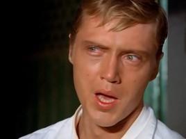 ...why is everyone saying she's fat? All I see are her legs but they don't look that bad to me...